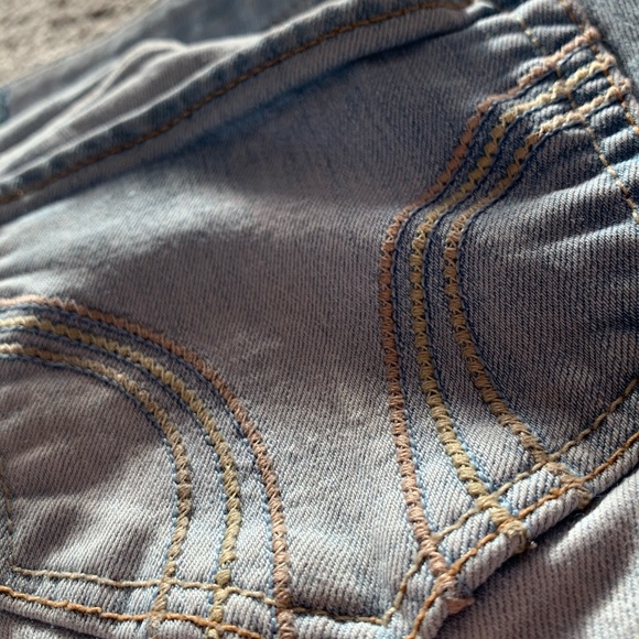 Light washed Hollister skinny jeggings, size 1L - Picture 6 of 9